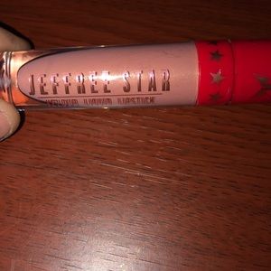Jeffree Star Matte liquid lip chrysanthemum